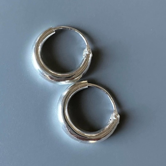 Sterling Silver Graduated Hoop Earrings 16mm​ - Picture 3 of 6